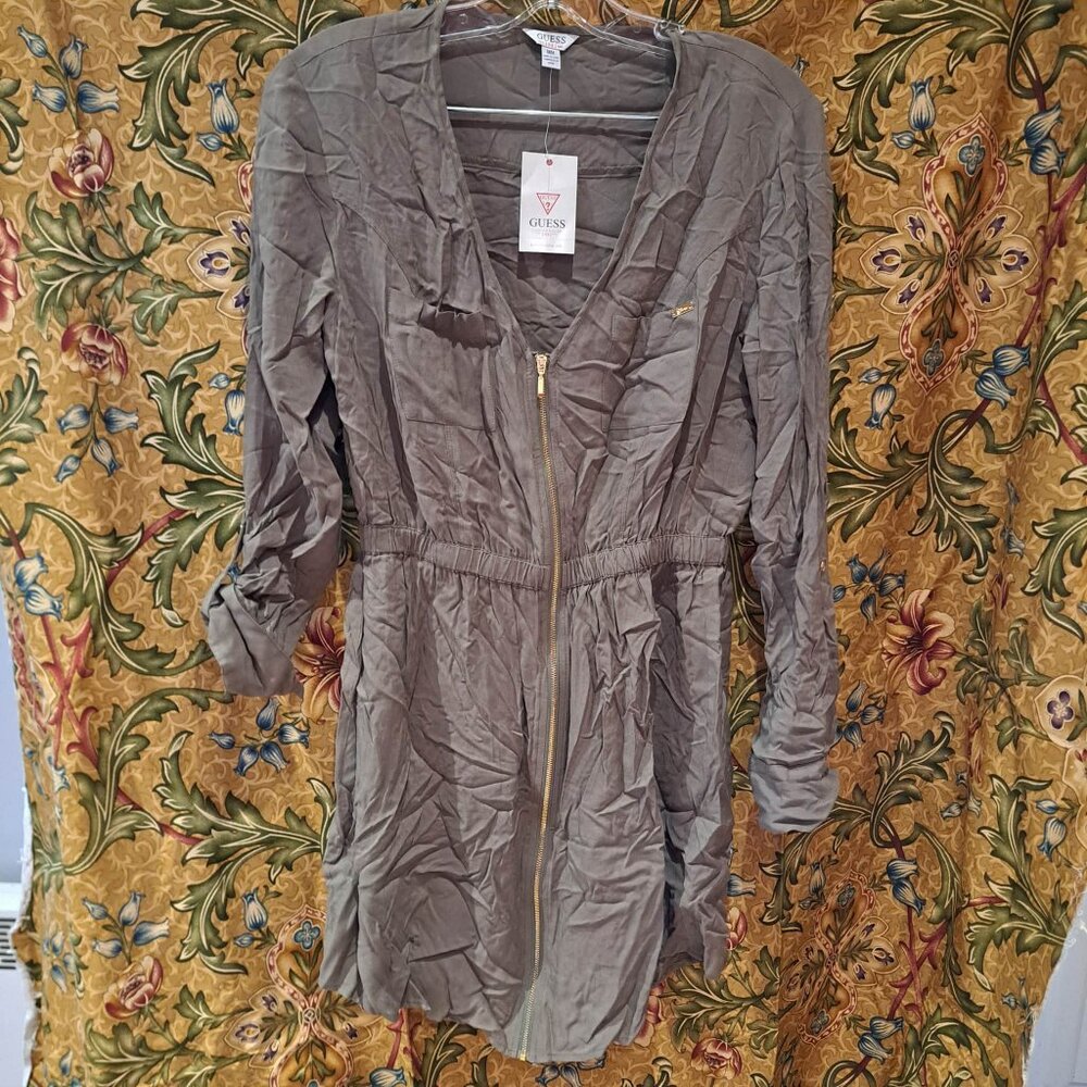 Guess ardella shirt dress in vert dry moss color zipper down the front & pockets